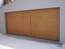 CON PUERTA PEATONAL
