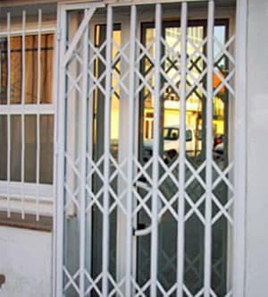 Persianas abiertas de ballesta