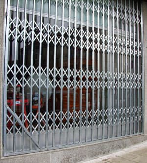 Persianas abiertas de ballesta