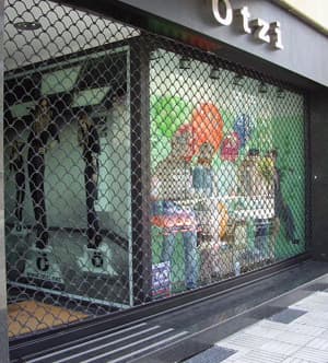 Persianas abiertas de varillaen Santiago