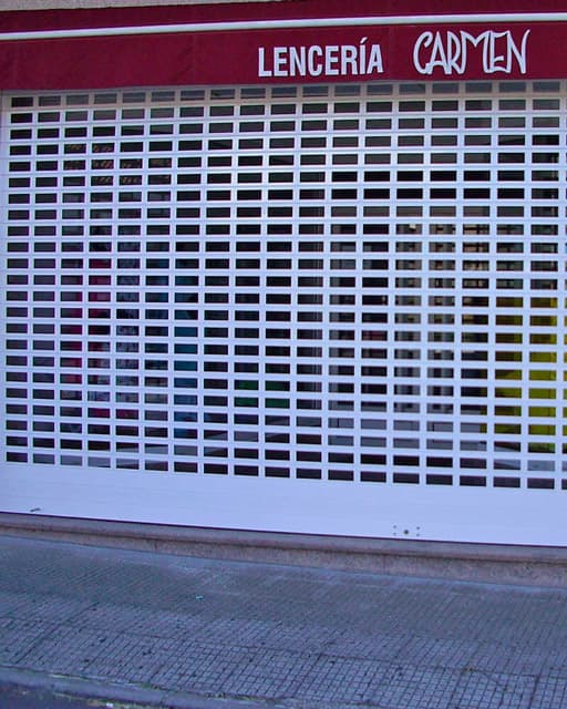 Fabricación e instalación de persianas metálicas en Santiago